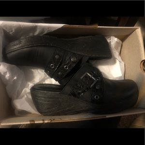 BOC Marden slip on clogs